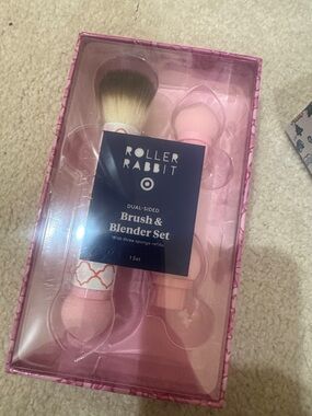Roller Rabbit Pink Dual-Ended Powder Brush & Sponge Blender Set
